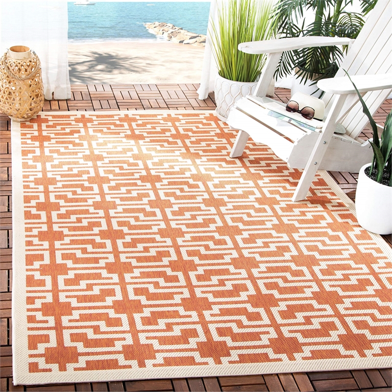 Safavieh Courtyard 7'10