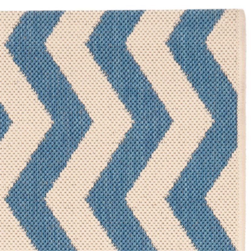 Safavieh Courtyard 4' Round Power Loomed Rug in Blue and Beige