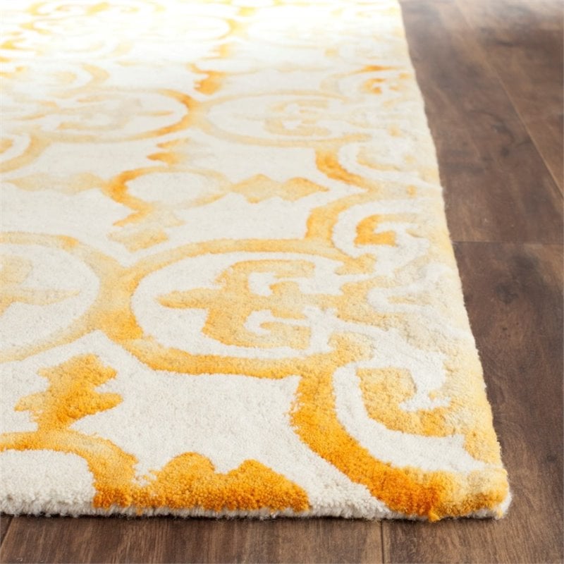 Safavieh Dip Dye 7' Round Hand Tufted Wool Rug in Ivory and Gold