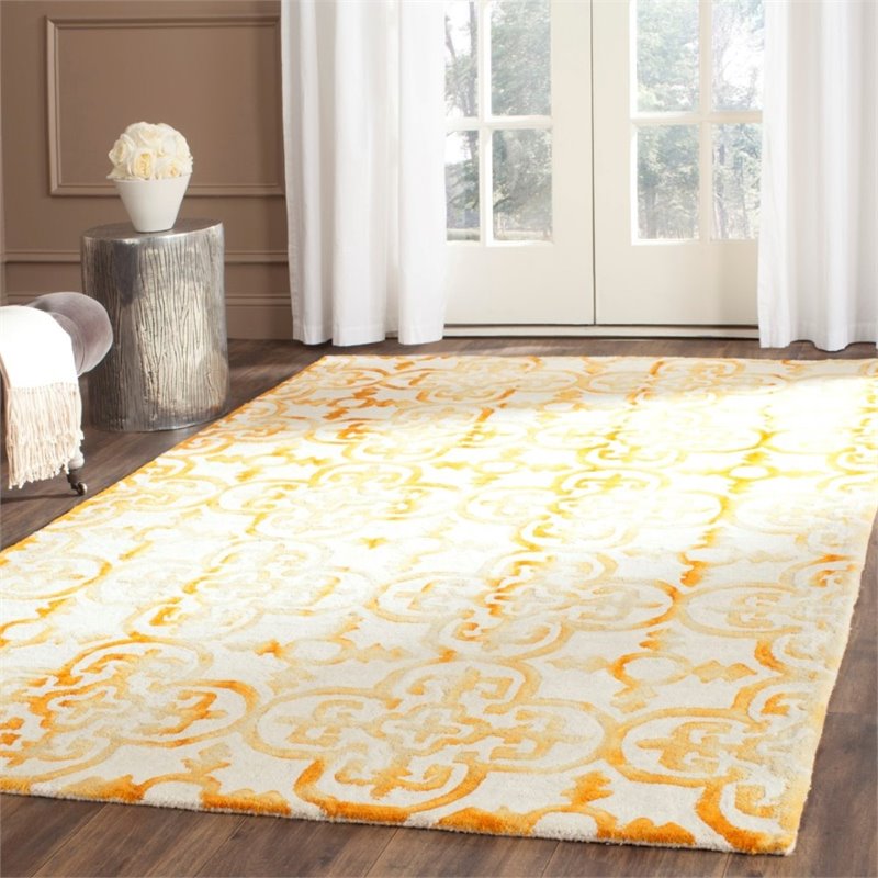 Safavieh Dip Dye 7' Round Hand Tufted Wool Rug in Ivory and Gold