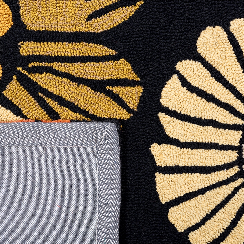 Safavieh Four Seasons 4' X 6' Hand Hooked Polyester Pile Rug in Black