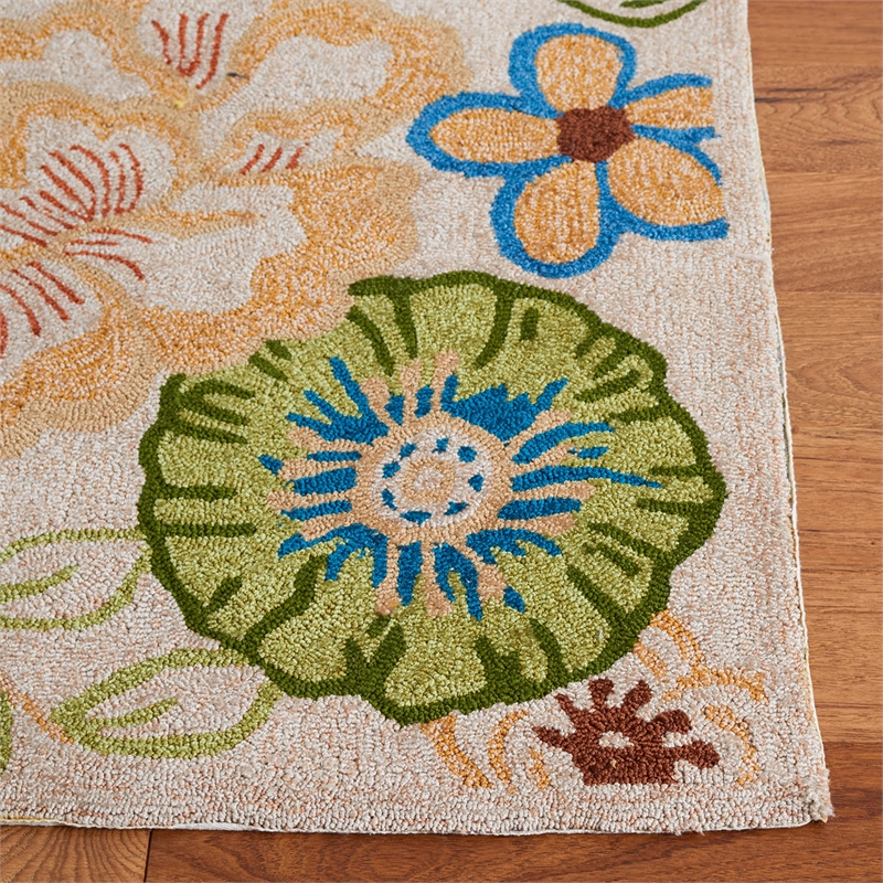 Safavieh Four Seasons 4' X 6' Hand Hooked Rug in Beige and Red