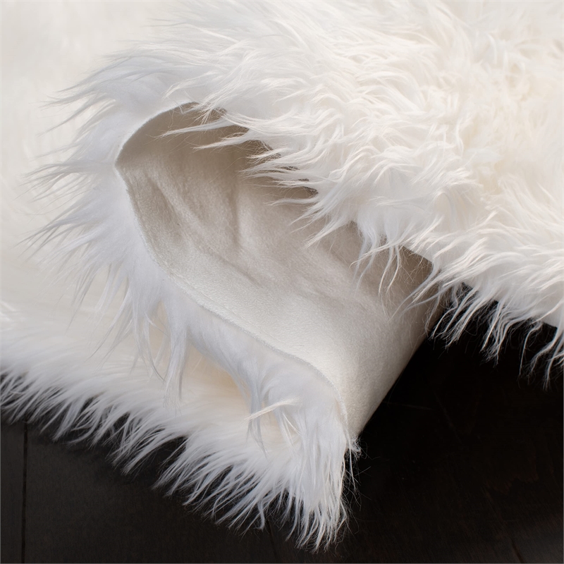 Safavieh Faux Sheep Skin 5' X 7' Power Loomed Acrylic Rug in Ivory
