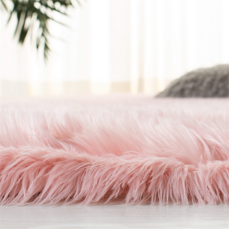 Safavieh Faux Sheep Skin 3' X 5' Power Loomed Acrylic Rug in Pink