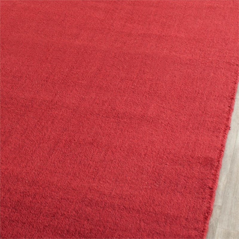 Safavieh Himalaya 6' Round Hand Loomed Wool Pile Rug in Red