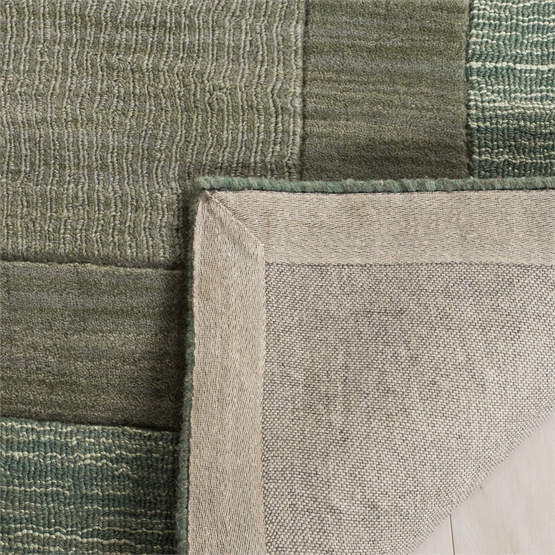 Safavieh Impressions 5' X 8' Hand Loomed Wool Rug in Green and Beige
