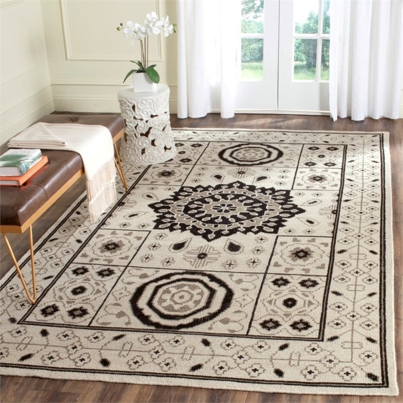 Safavieh Kenya 4' X 6' Hand Knotted Wool Pile Rug in Ivory and Gray