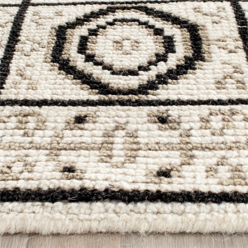 Safavieh Kenya 7' Square Hand Knotted Wool Rug in Ivory and Gray