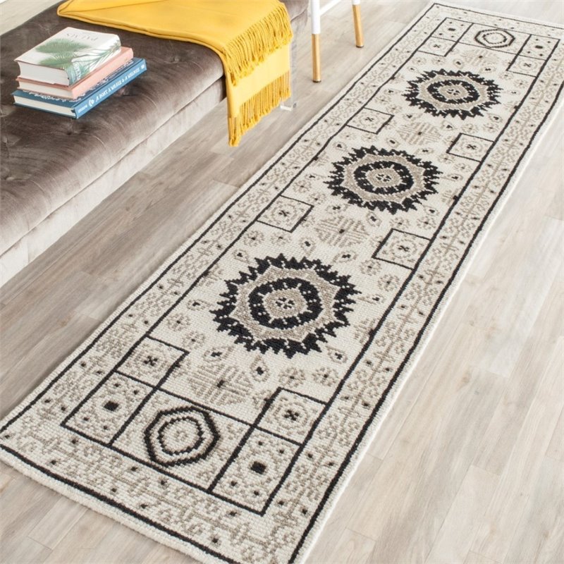 Safavieh Kenya 7' Square Hand Knotted Wool Rug in Ivory and Gray
