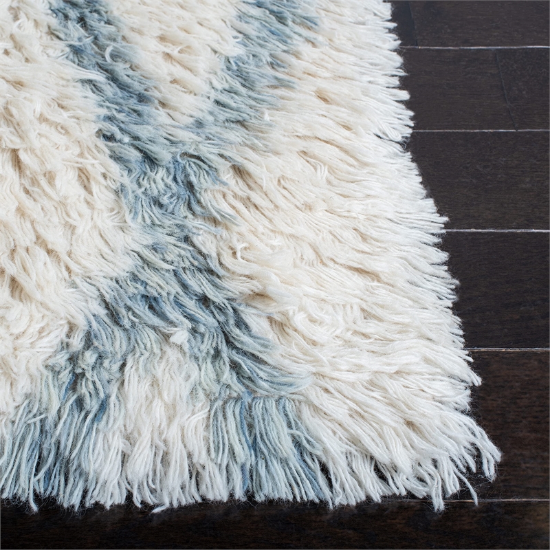 Safavieh Kenya 6' X 9' Hand Knotted Rug in Ivory and Blue