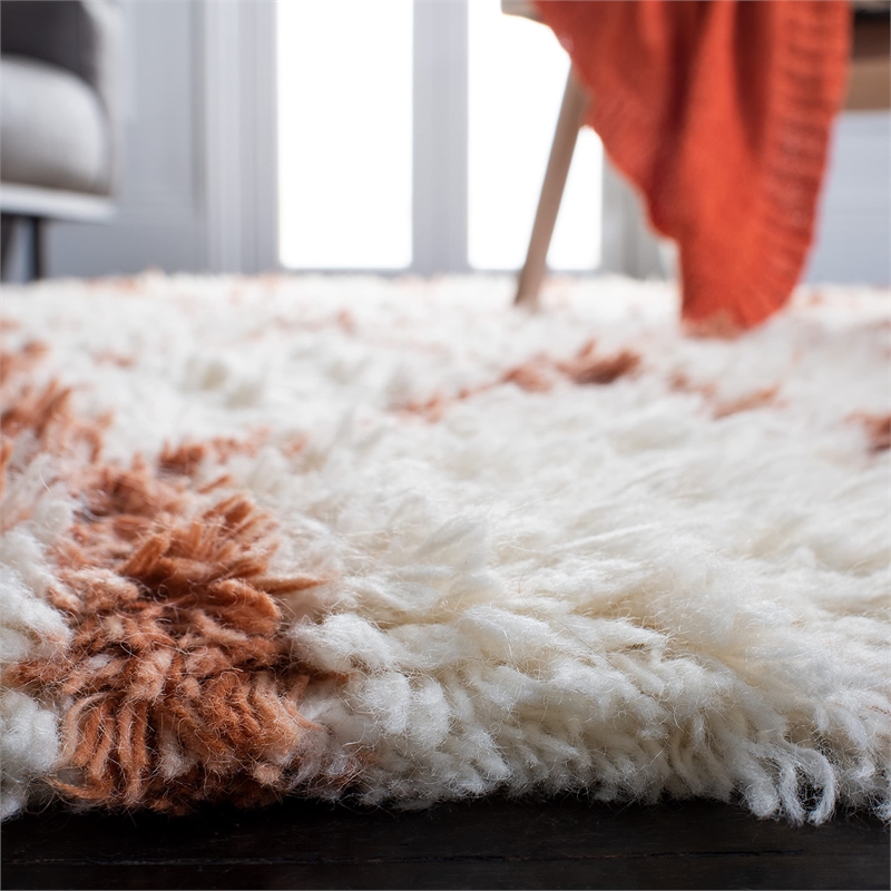 Safavieh Kenya 6' X 9' Hand Knotted Rug in Ivory and Terracotta