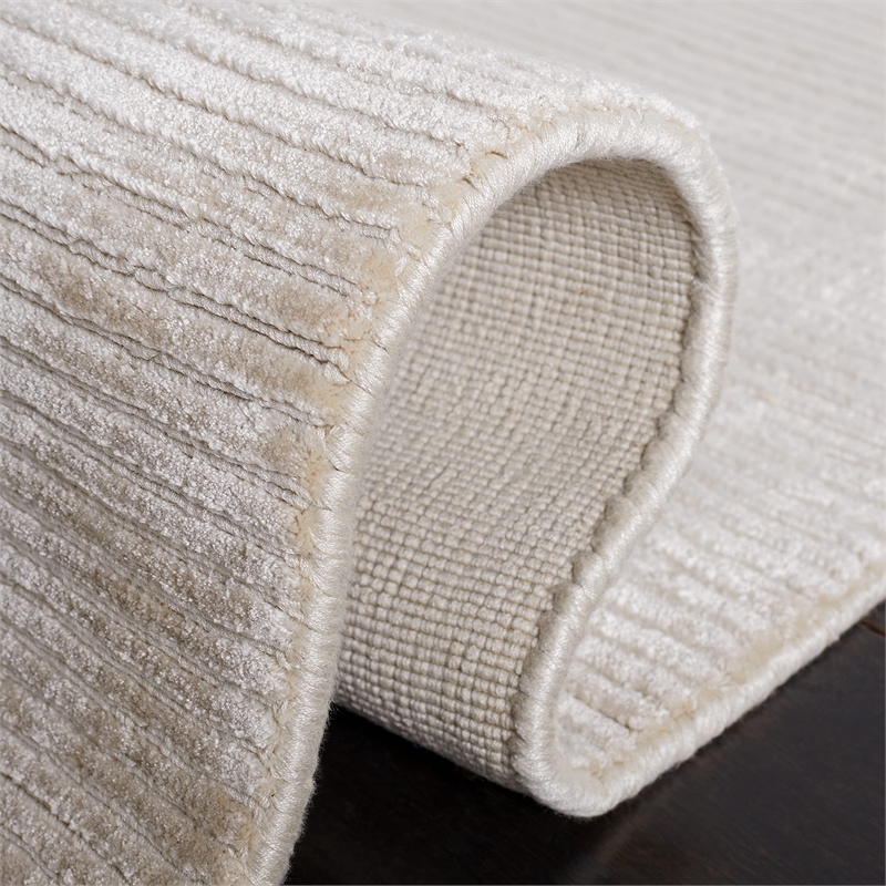 Safavieh Mirage 4' X 6' Loom Knotted Viscose Pile Rug in White
