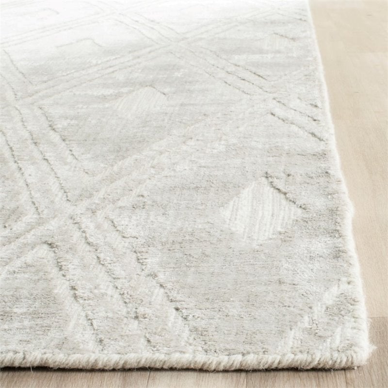 Safavieh Mirage 6' X 9' Hand Woven Rug in Silver