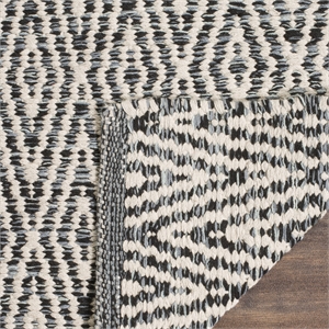 Safavieh Montauk 4' X 6' Hand Woven Cotton Rug in Ivory and Dark Gray