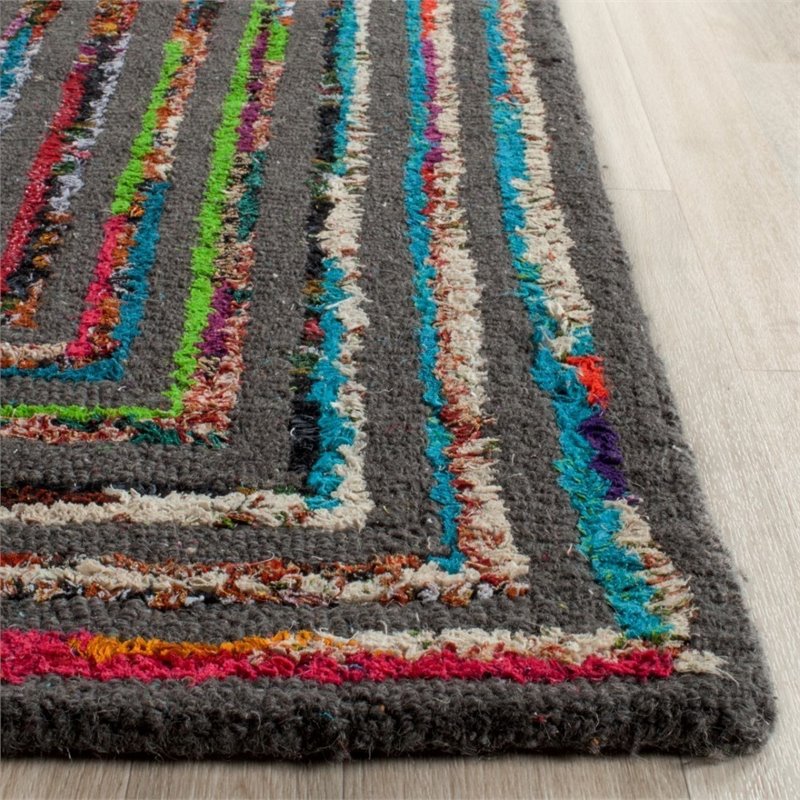 Safavieh Nantucket 4' Round Hand Tufted Rug in Charcoal