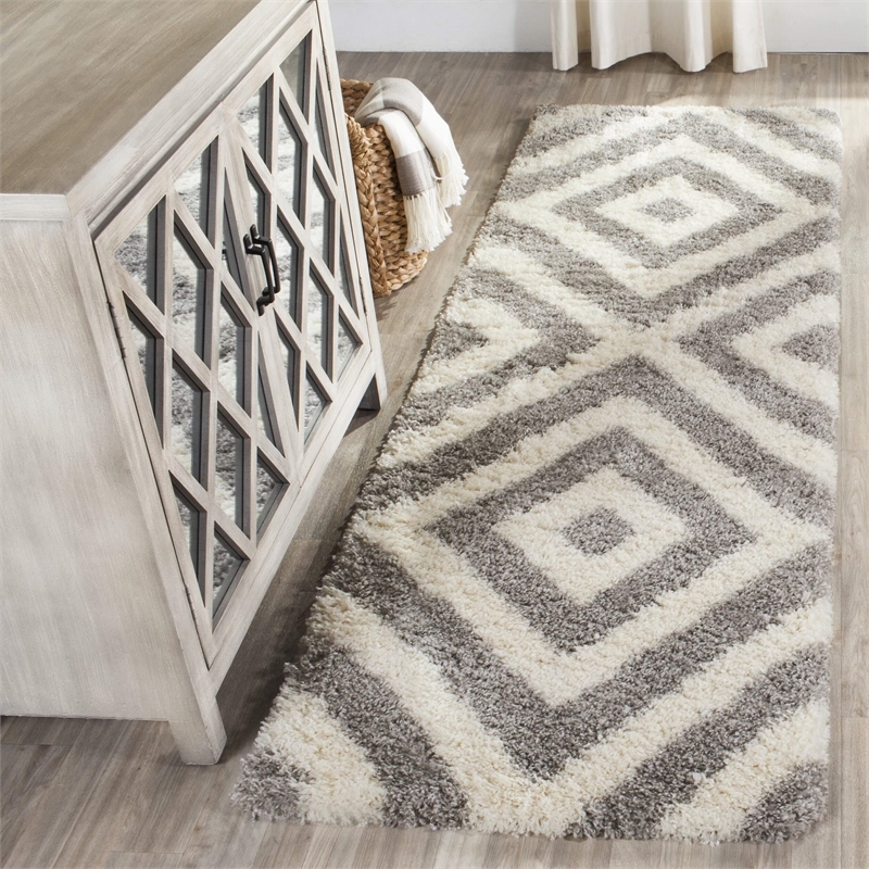 Safavieh Portofino Shag 4' X 6' Power Loomed Rug in Ivory and Gray