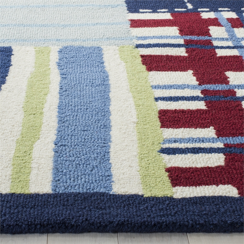 Safavieh 4' X 6' Hand Tufted Rug in Blue