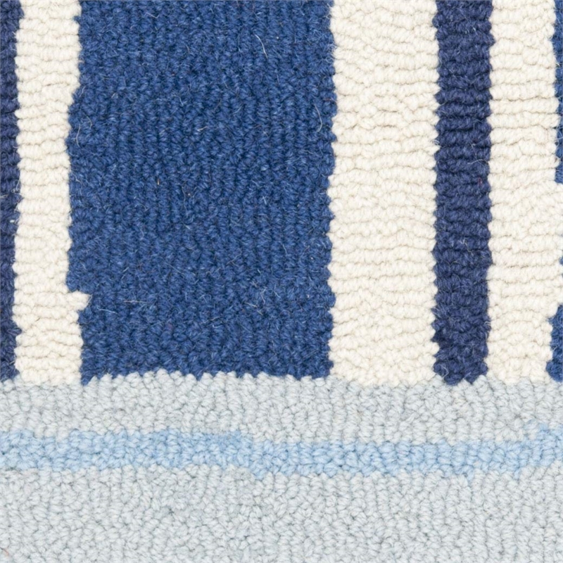 Safavieh 5' X 8' Hand Tufted Rug in Blue