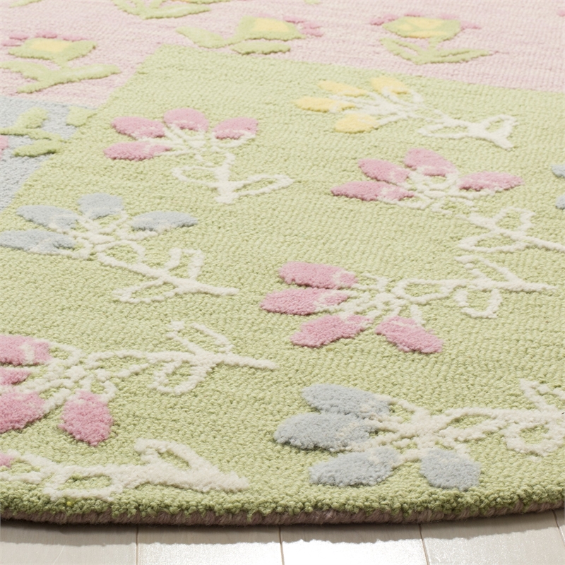 Safavieh 6' Round Hand Tufted Rug in Pink