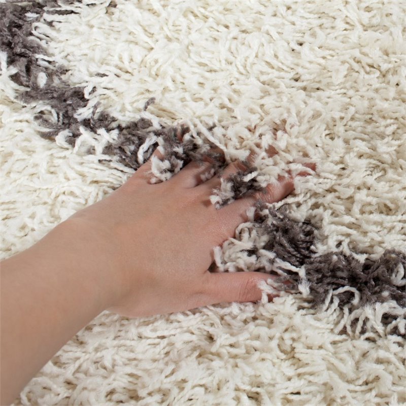 Safavieh Dallas Shag 3' X 5' Power Loomed Rug in Ivory and Dark Green