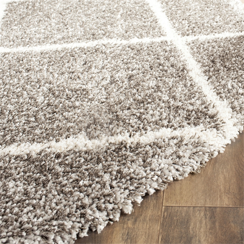 Safavieh Hudson Shag 7' Round Power Loomed Rug in Gray and Ivory