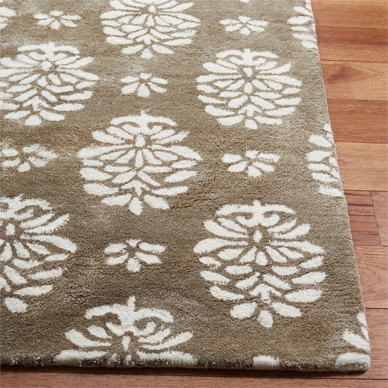 Safavieh Soho 6' Square Hand Tufted Wool Rug in Beige and Ivory
