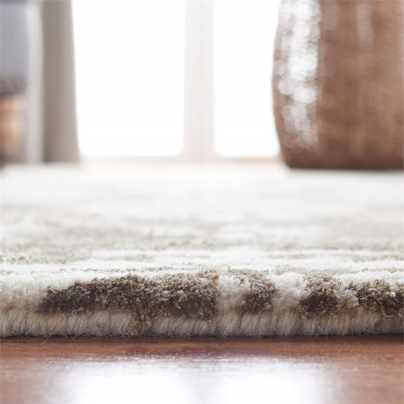 Safavieh Soho 6' Square Hand Tufted Wool Rug in Beige and Ivory