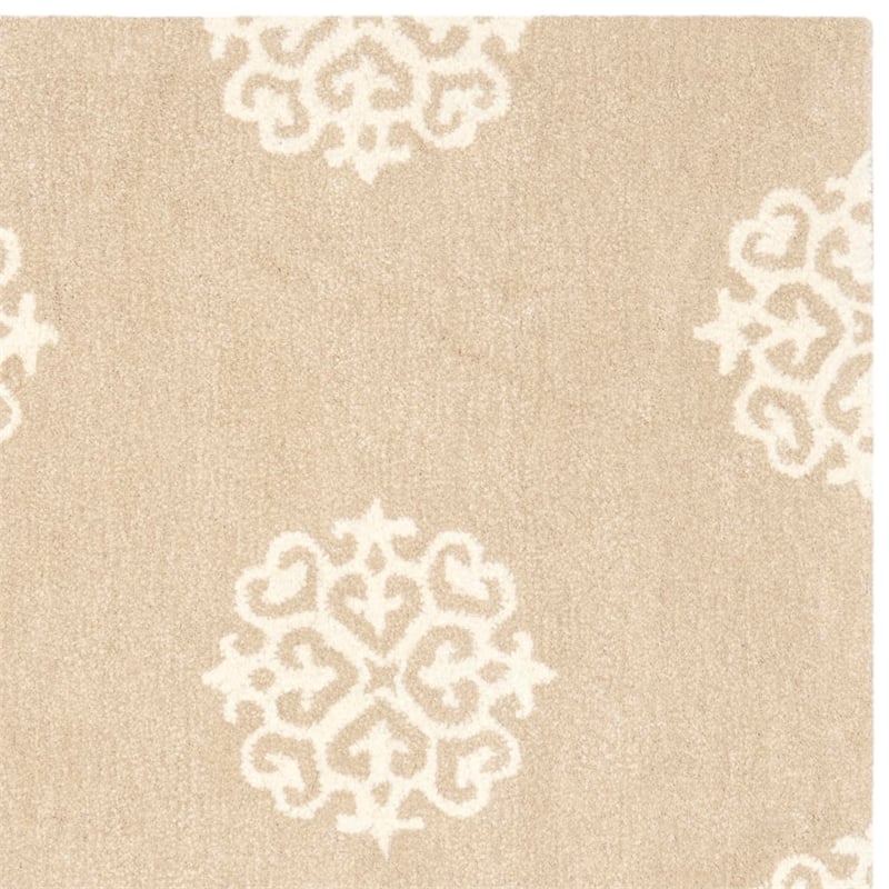 Safavieh Soho 8' X 10' Hand Tufted Wool Rug in Beige and Ivory