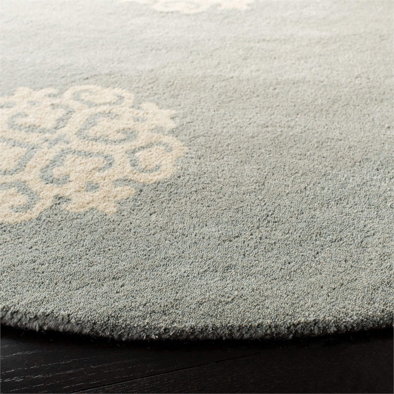 Safavieh Soho 8' Round Hand Tufted Wool Rug in Gray and Ivory