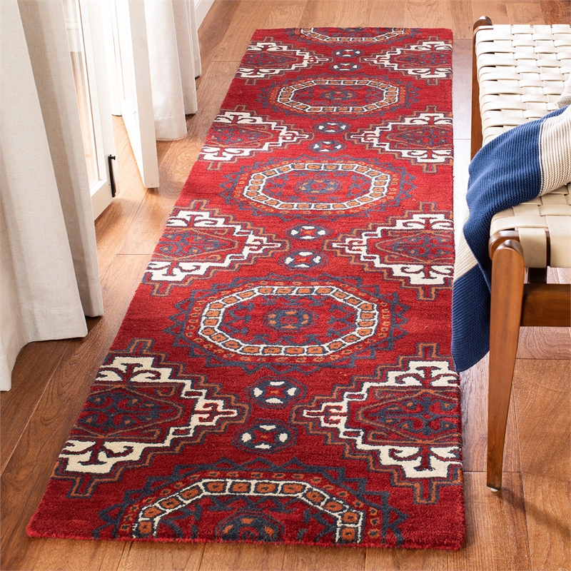 Safavieh Wyndham 5' X 8' Power Loomed Acrylic Rug in Red