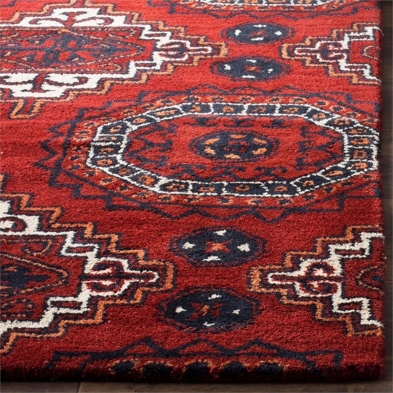 Safavieh Wyndham 5' X 8' Power Loomed Acrylic Rug in Red