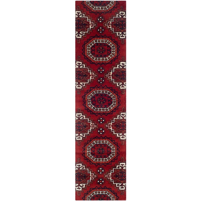 Safavieh Wyndham 7' Round Power Loomed Acrylic Rug in Red