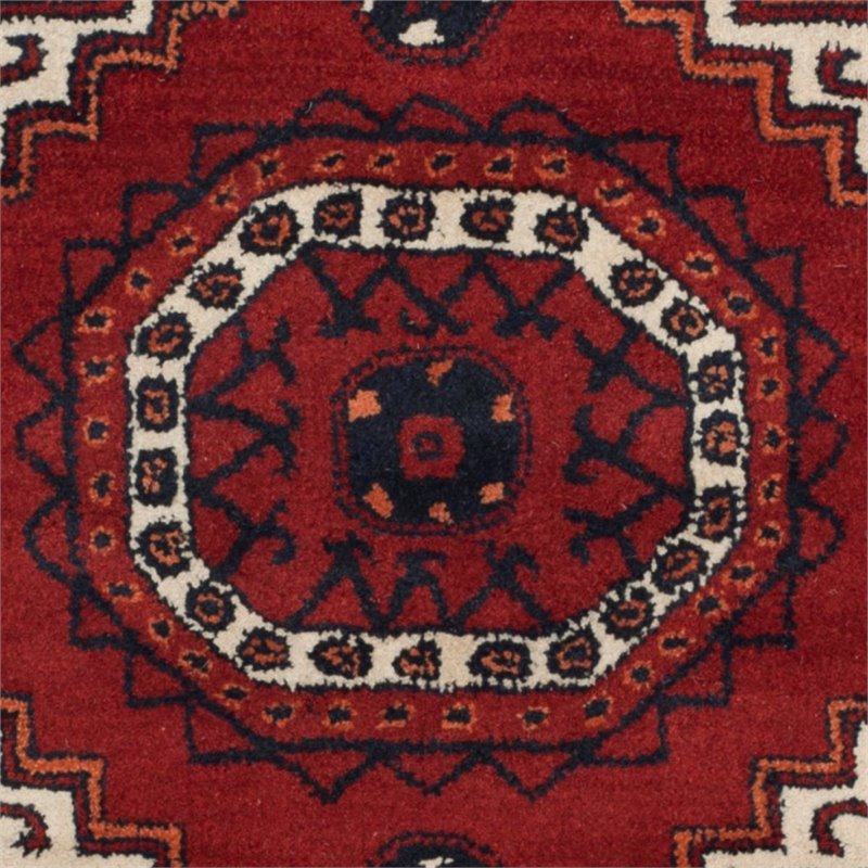 Safavieh Wyndham 7' Round Power Loomed Acrylic Rug in Red