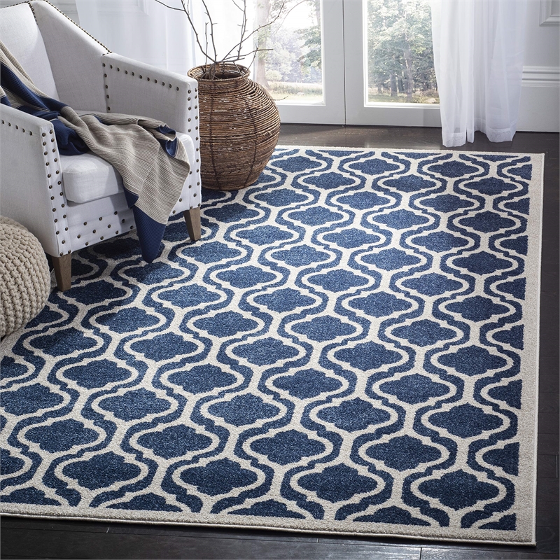 Safavieh Amherst 4' X 6' Rug in Navy and Beige