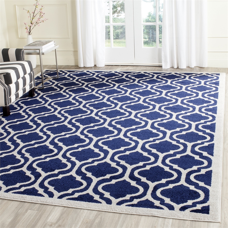 Safavieh Amherst 4' X 6' Rug in Navy and Beige