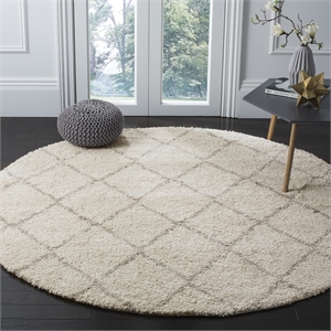 Safavieh Arizona Shag 6' 7&quot X 6' 7&quot Round Rug in Ivory and Beige