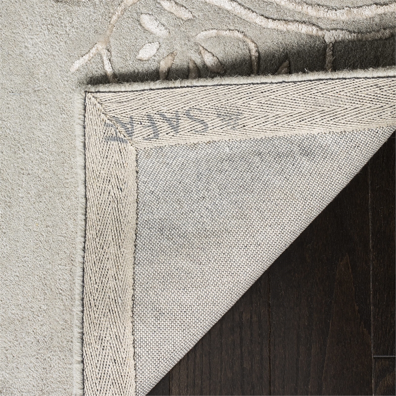 Safavieh Bella 8' X 10' Hand Tufted Rug in Silver and Beige