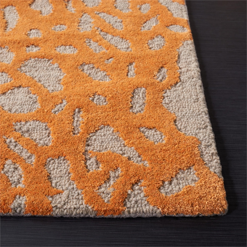 Safavieh Blossom 5' X 8' Hand Hooked Rug in Gray and Orange