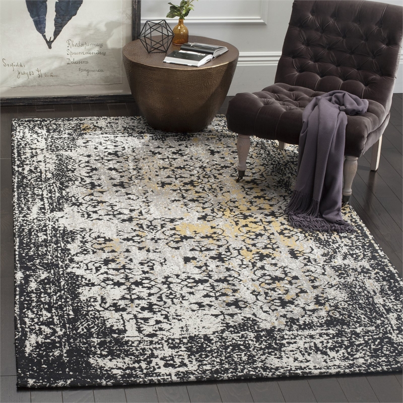 Safavieh Classic Vintage 6' X 6' Round Rug in Black and Olive