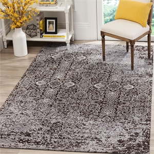 Safavieh Classic Vintage 4' X 6' Rug in Silver and Brown