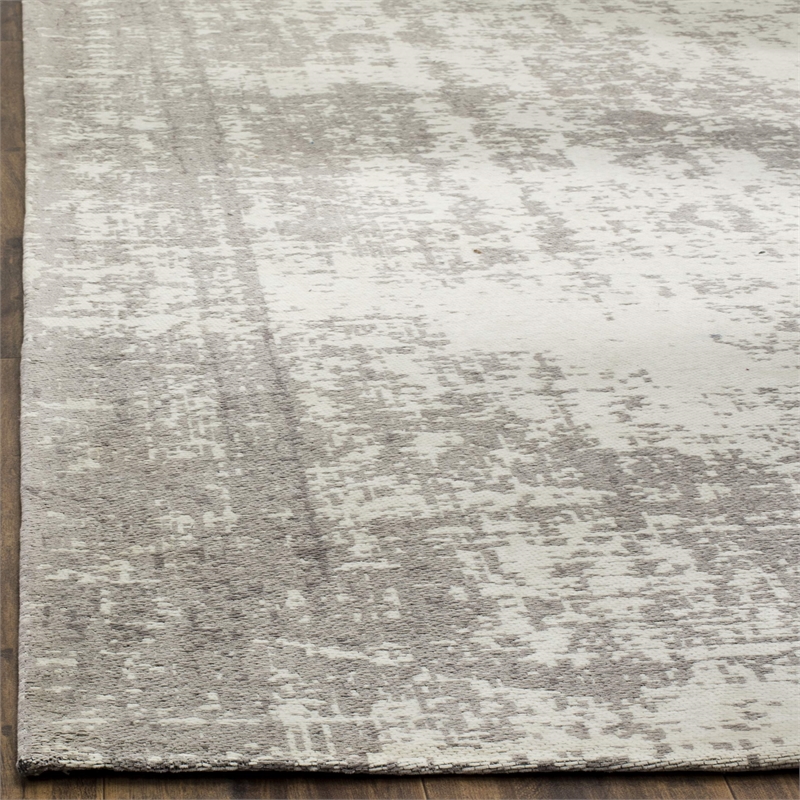Safavieh Classic Vintage 6' X 6' Square Rug in Silver and Ivory