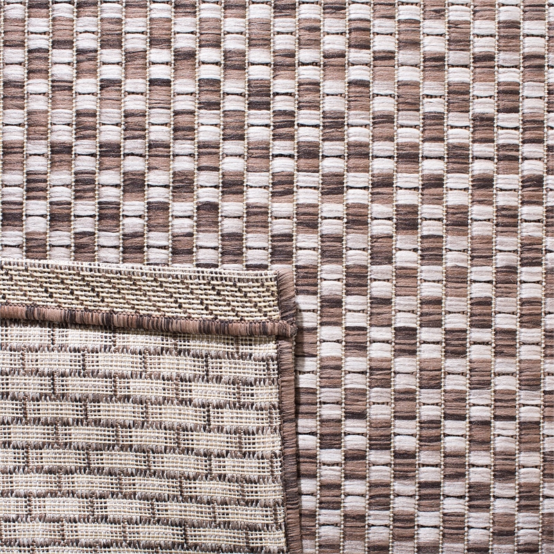 Safavieh Courtyard 6' 7