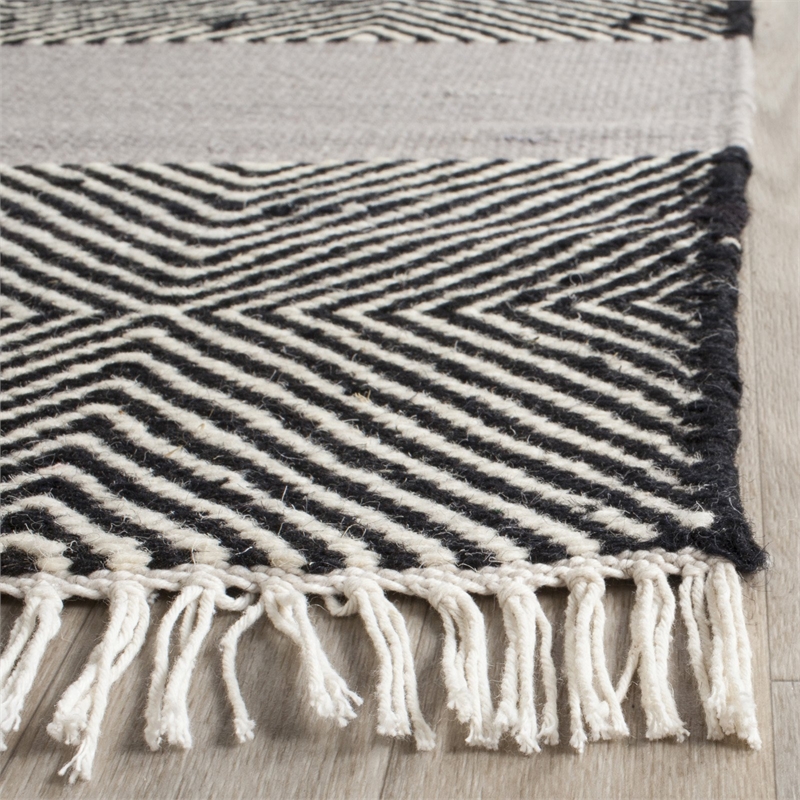 Safavieh Kilim 8' X 10' Hand Woven Rug in Beige