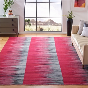 Safavieh Kilim 8' X 10' Hand Woven Wool Rug in Fuchsia and Charcoal