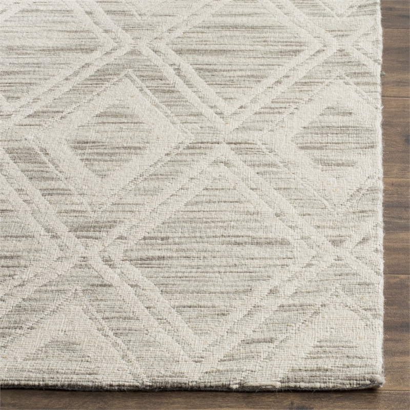 Safavieh Marbella 5' X 8' Hand Woven Wool Rug in Light Brown and Ivory