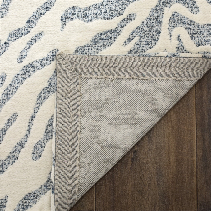 Safavieh Marbella 5' X 8' Hand Woven Rug in Light Gray and Ivory