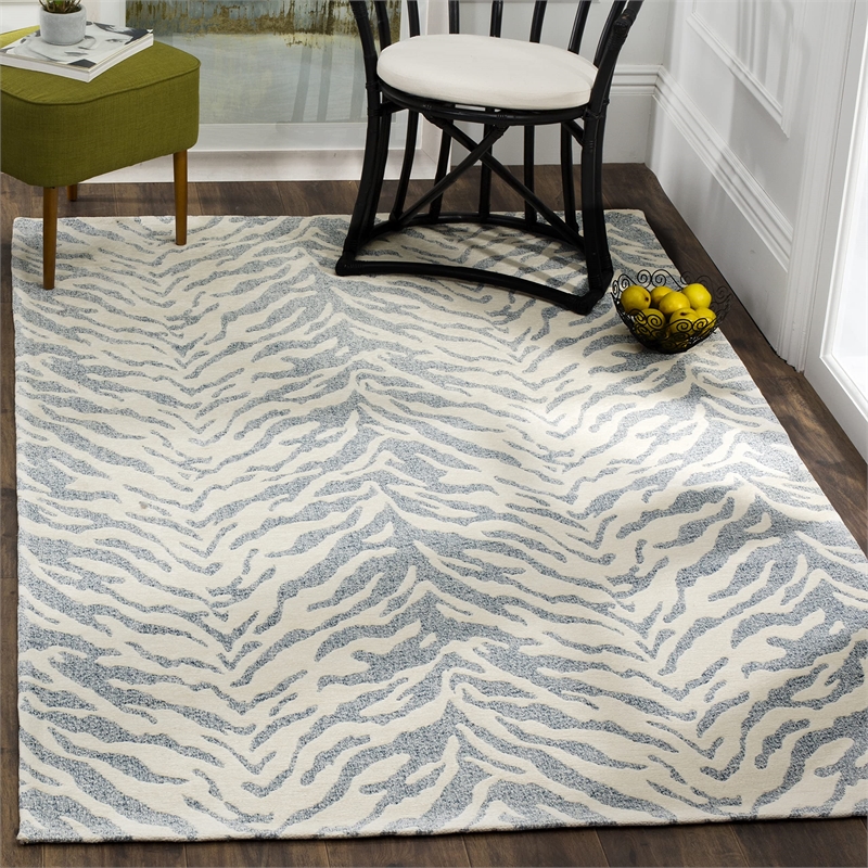 Safavieh Marbella 5' X 8' Hand Woven Rug in Light Gray and Ivory