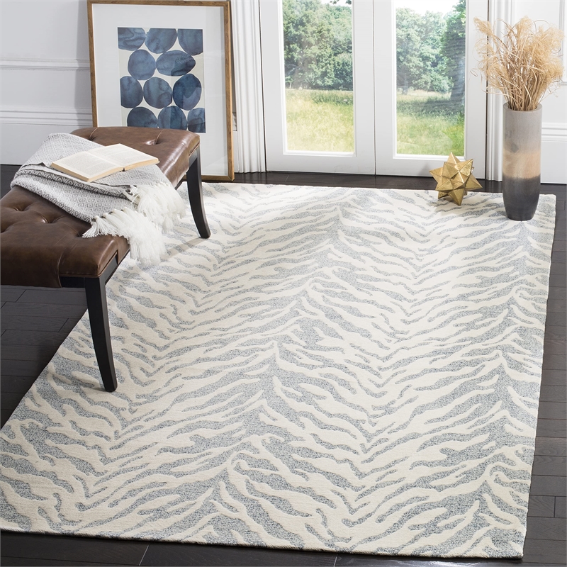 Safavieh Marbella 5' X 8' Hand Woven Rug in Light Gray and Ivory