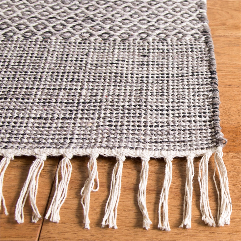 Safavieh Montauk 4' X 6' Hand Woven Cotton Rug in Ivory and Anthracite
