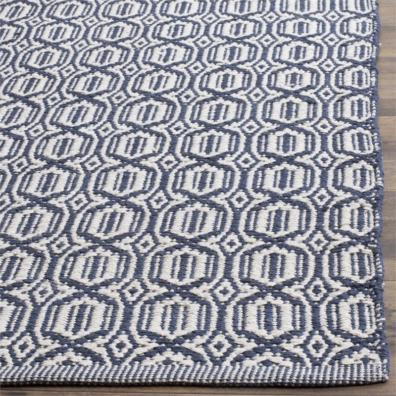 Safavieh Montauk 6' X 9' Hand Woven Cotton Pile Rug in Ivory and Navy
